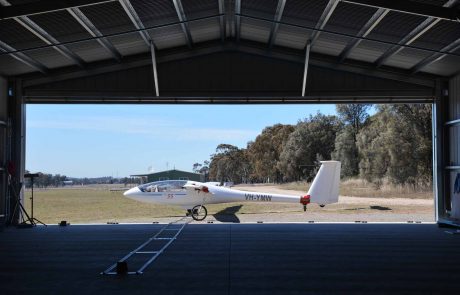 Glider hangar at Warkworth with 4-section sliding industrial door